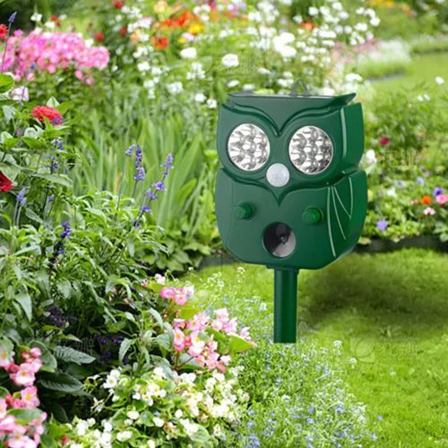 Skunovaxo Solar-Powered Ultrasonic Skunk Repeller UK