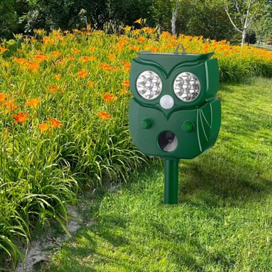 Skunovaxo Solar-Powered Ultrasonic Skunk Repeller UK